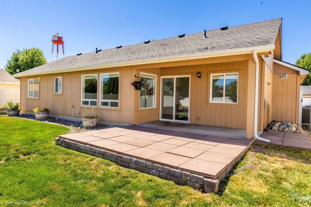 1620 N Rio Grande Ln, Greenacres, WA 99016