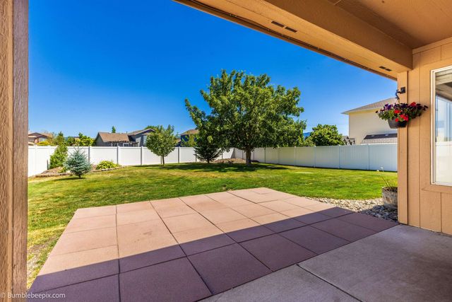 1620 N Rio Grande Ln, Greenacres, WA 99016