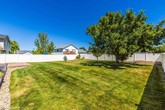1620 N Rio Grande Ln, Greenacres, WA 99016