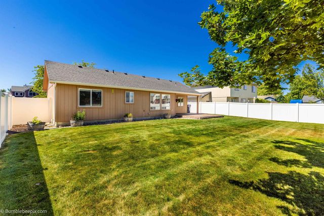1620 N Rio Grande Ln, Greenacres, WA 99016