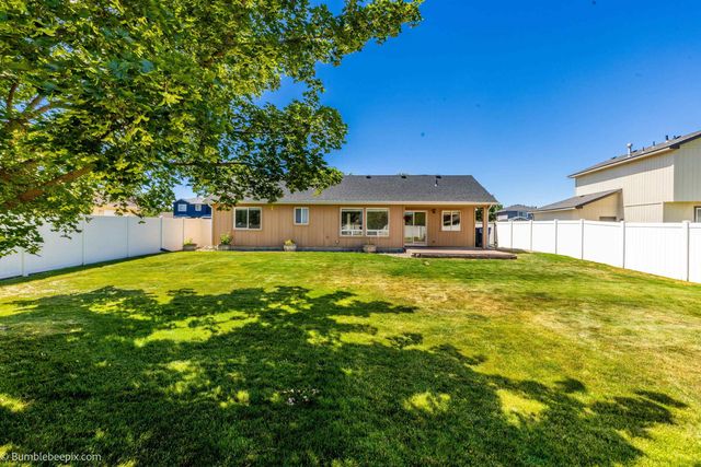 1620 N Rio Grande Ln, Greenacres, WA 99016
