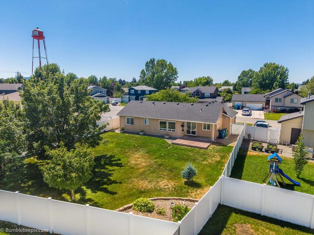 1620 N Rio Grande Ln, Greenacres, WA 99016