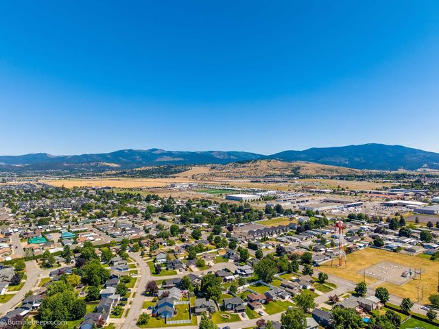 1620 N Rio Grande Ln, Greenacres, WA 99016