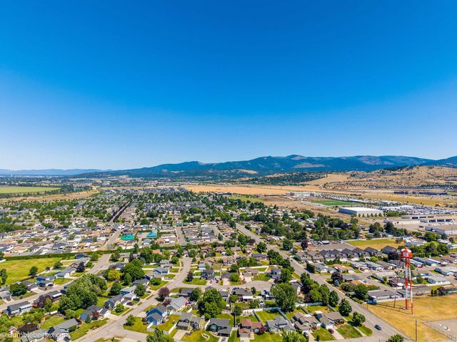 1620 N Rio Grande Ln, Greenacres, WA 99016