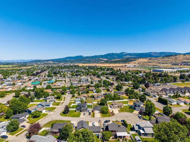 1620 N Rio Grande Ln, Greenacres, WA 99016