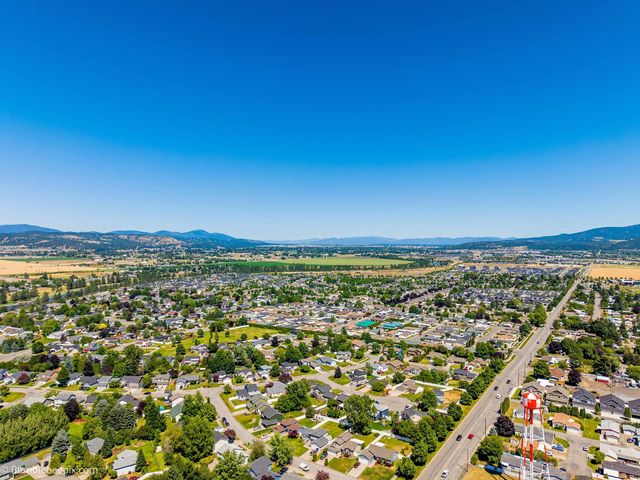 1620 N Rio Grande Ln, Greenacres, WA 99016