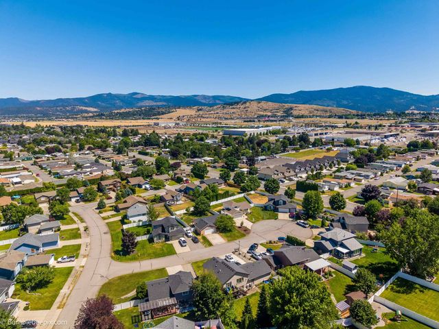 1620 N Rio Grande Ln, Greenacres, WA 99016
