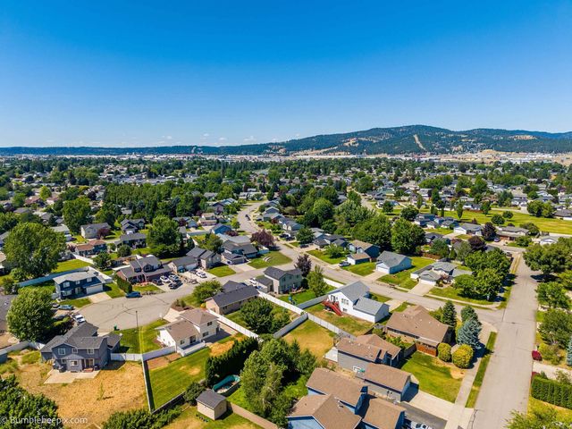 1620 N Rio Grande Ln, Greenacres, WA 99016