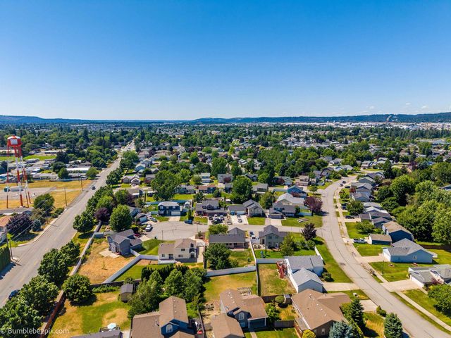 1620 N Rio Grande Ln, Greenacres, WA 99016