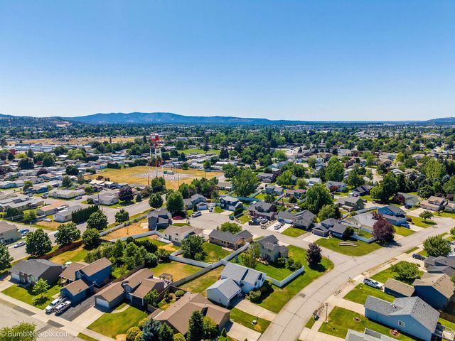 1620 N Rio Grande Ln, Greenacres, WA 99016