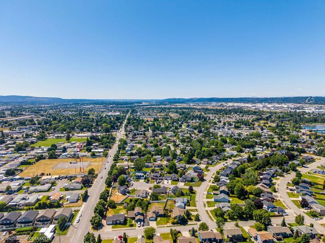 1620 N Rio Grande Ln, Greenacres, WA 99016