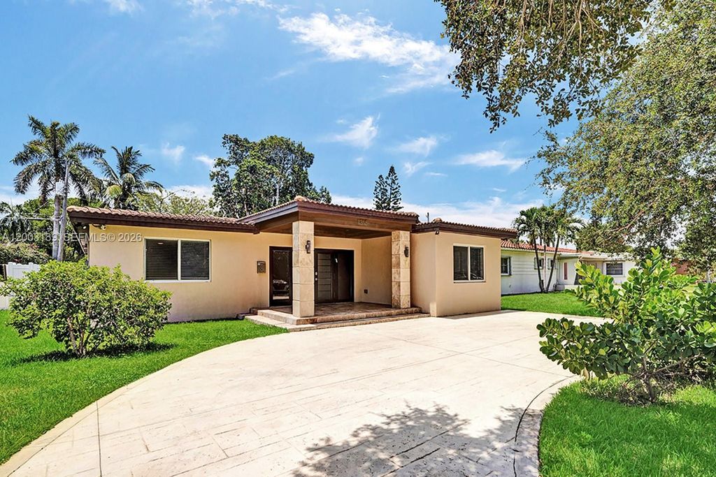 1318 Washington St, Hollywood, FL 33019