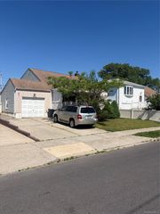 70 Parma Road, Island Park, NY 11558