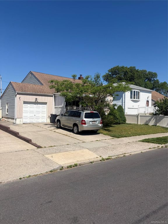70 Parma Road, Island Park, NY 11558