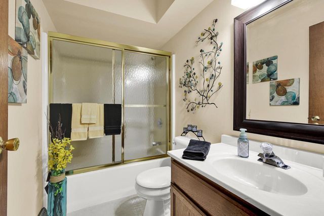 6215 W Leroy AVENUE, Greenfield, WI 53220