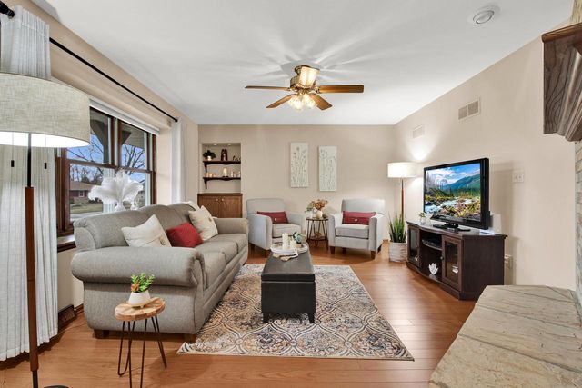 6215 W Leroy AVENUE, Greenfield, WI 53220