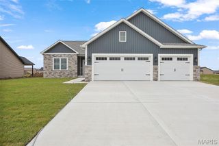 320 Rumsfeld Drive, Troy, IL 62294
