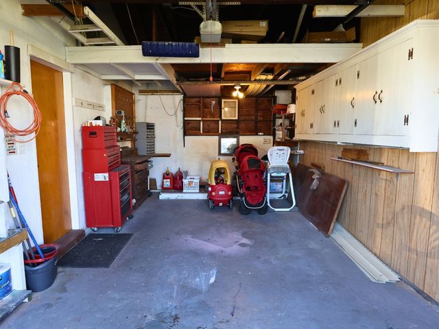 147 Dellawanda Rd, Swansea, MA 02777