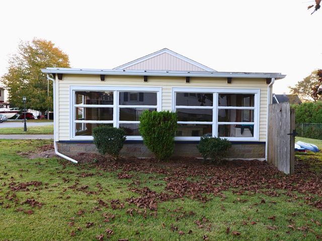 147 Dellawanda Rd, Swansea, MA 02777