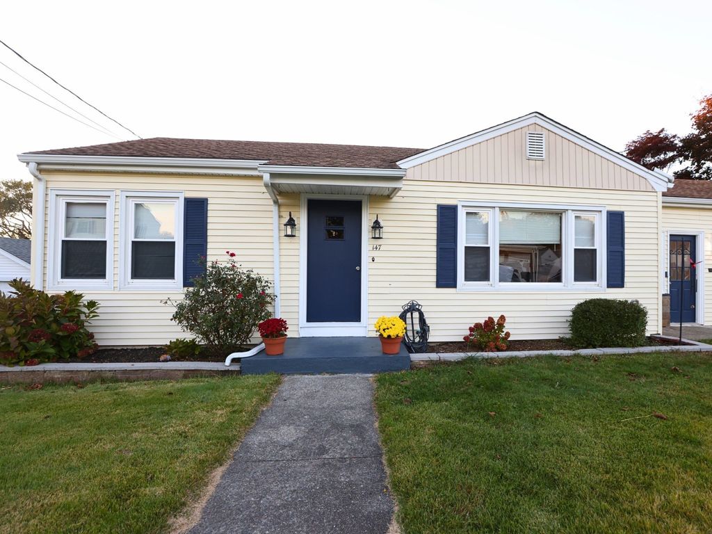 147 Dellawanda Rd, Swansea, MA 02777