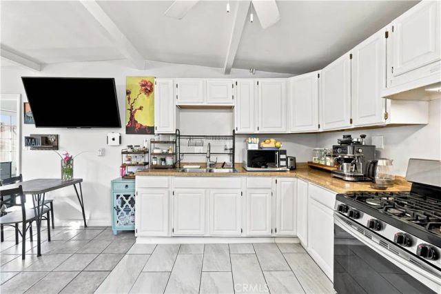 11863 Phillippi Avenue, Pacoima, CA 91331