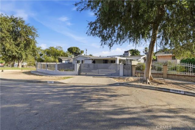 11863 Phillippi Avenue, Pacoima, CA 91331