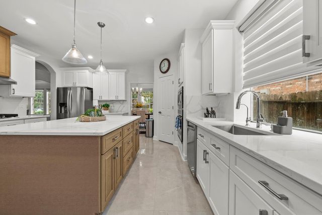 7122 Tessa Lakes Court, Sugar Land, TX 77479