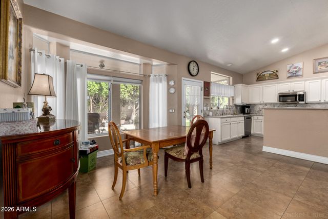 1850 W DESERT Lane, Gilbert, AZ 85233