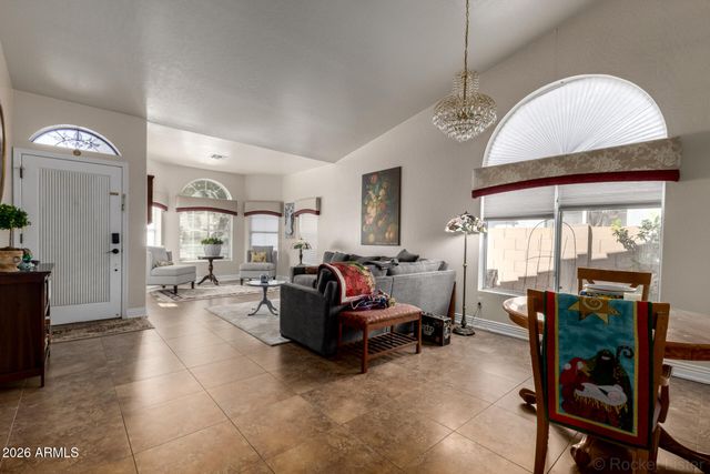 1850 W DESERT Lane, Gilbert, AZ 85233