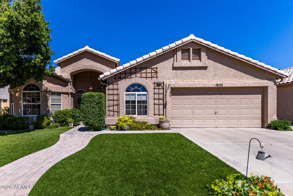 1850 W DESERT Lane, Gilbert, AZ 85233