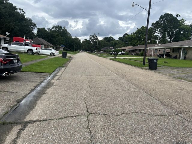 5555 San Juan Dr, Baton Rouge, LA 70811