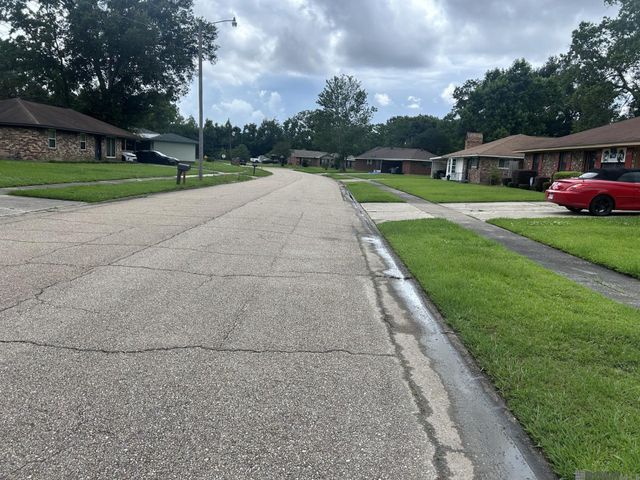 5555 San Juan Dr, Baton Rouge, LA 70811