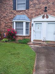 160 17th Street Place NW 3E, Hickory, NC 28601