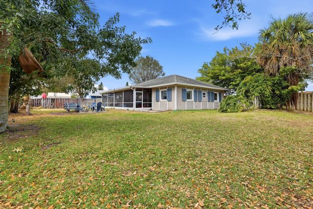 362 La Mancha Avenue, Royal Palm Beach, FL 33411