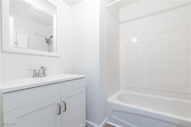 3905 Woodbine Up, Cleveland, OH 44113