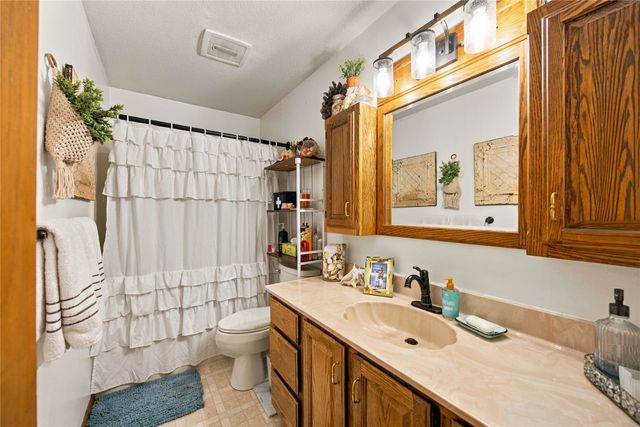 830 SE Bel-Aire Road, Ankeny, IA 50021