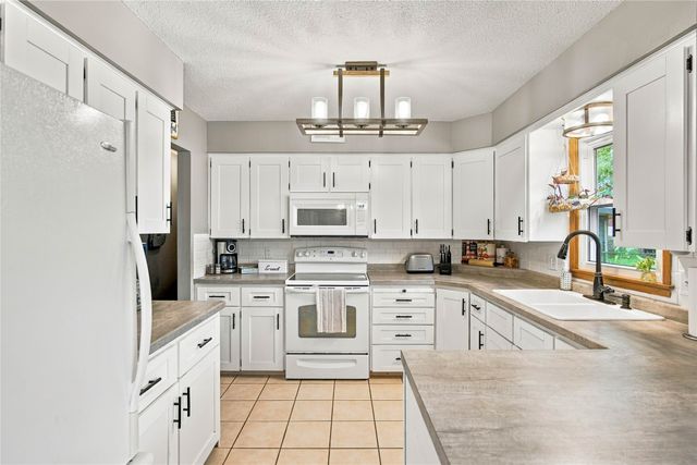 830 SE Bel-Aire Road, Ankeny, IA 50021