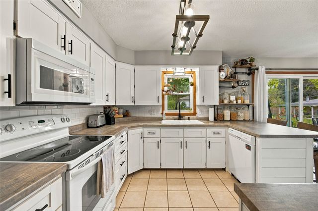 830 SE Bel-Aire Road, Ankeny, IA 50021