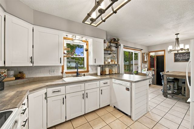830 SE Bel-Aire Road, Ankeny, IA 50021