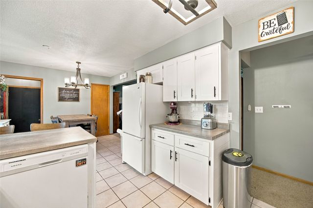 830 SE Bel-Aire Road, Ankeny, IA 50021