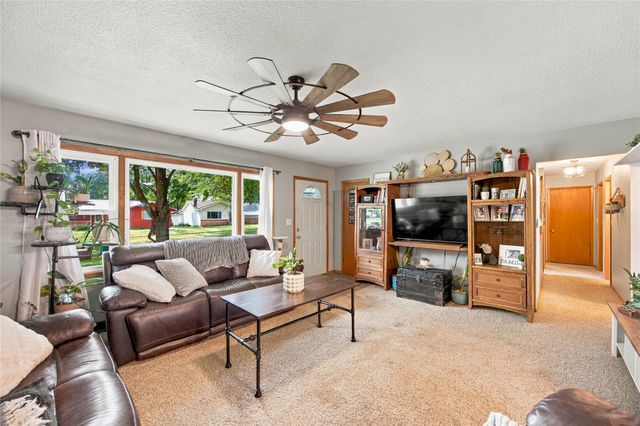 830 SE Bel-Aire Road, Ankeny, IA 50021
