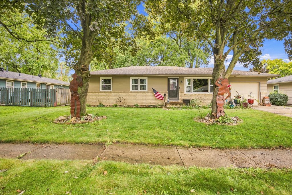 830 SE Bel-Aire Road, Ankeny, IA 50021