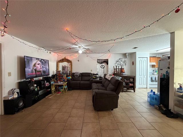 521 N KEECH STREET, Daytona Beach, FL 32114