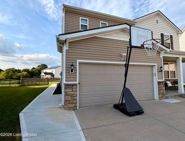 11717 Trottingham Cir, Louisville, KY 40299