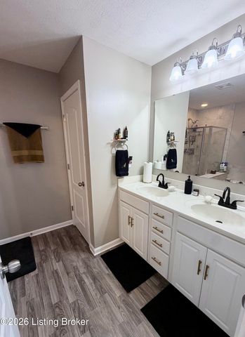 11717 Trottingham Cir, Louisville, KY 40299