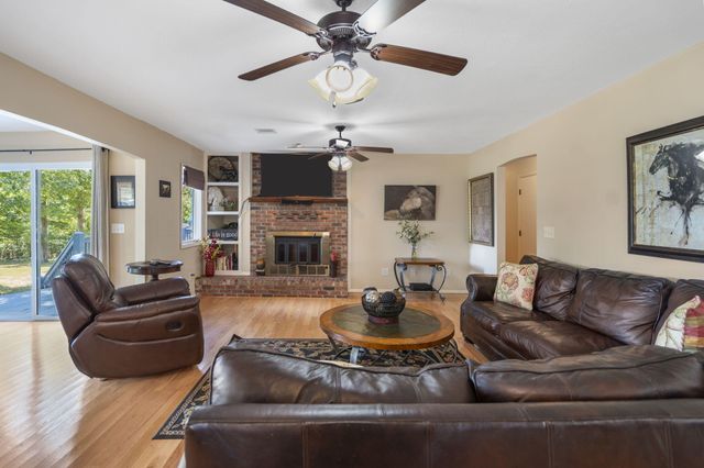 20 Thistle Lane, Kimberling City, MO 65686