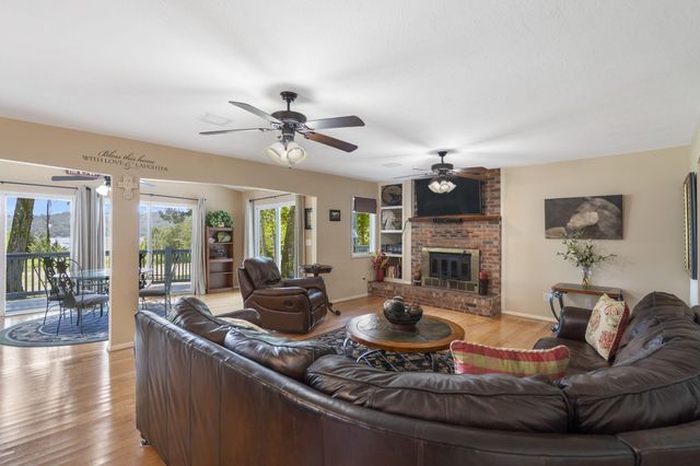 20 Thistle Lane, Kimberling City, MO 65686