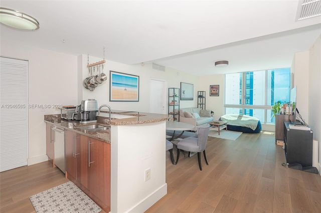 300 S Biscayne Blvd T-2612, Miami, FL 33131