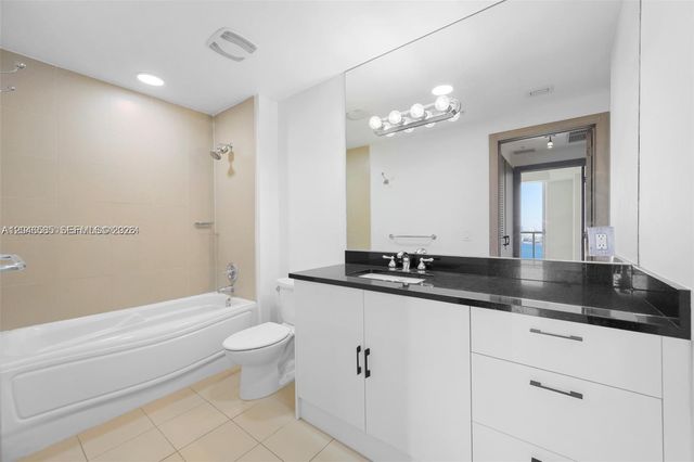 300 S Biscayne Blvd T-2612, Miami, FL 33131