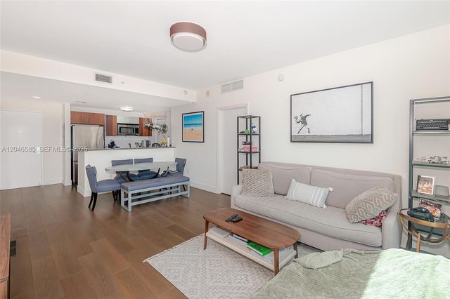 300 S Biscayne Blvd T-2612, Miami, FL 33131